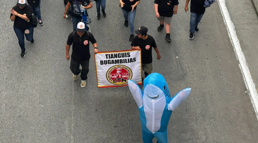 Trabajadores de diversos sindicatos participaron este viernes en el tradicional desfile conmemorativo del Día del Trabajo en esta ciudad, donde además de celebrar la fecha expusieron diversas dema