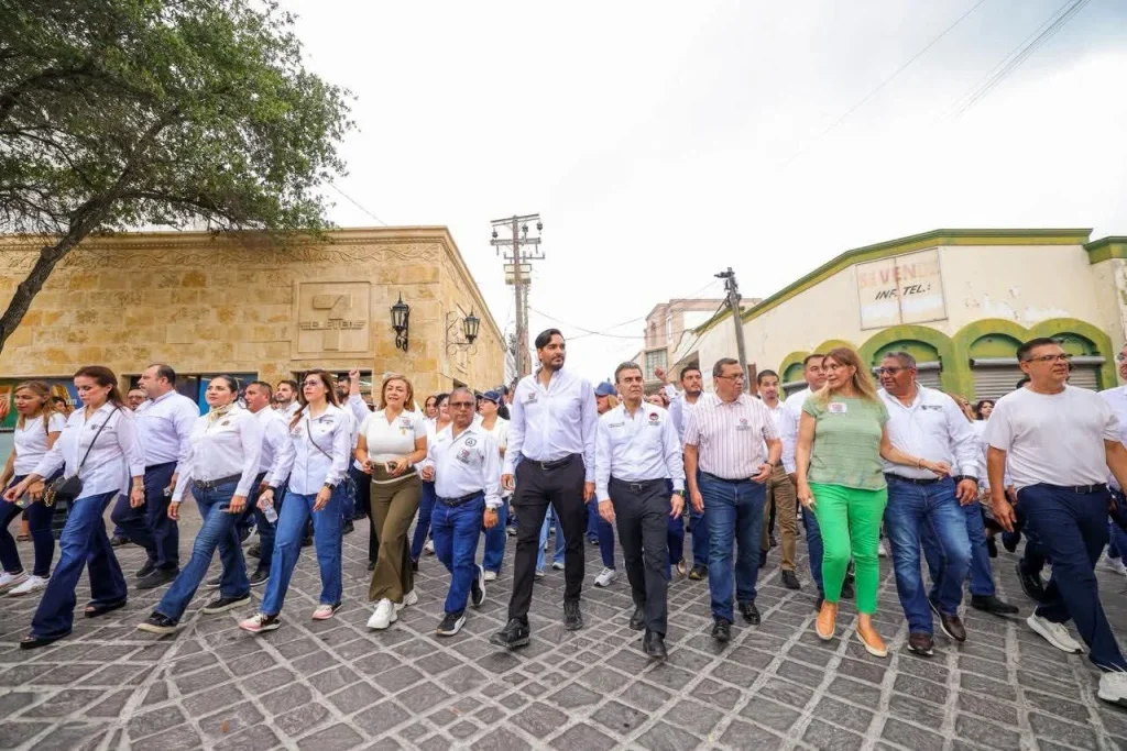 Participa Carlos Peña junto al líder de la FTR, Reynaldo Garza, en el Desfile del Día del Trabajo 1 WhatsApp Image 2026 05 01 at 1.21.25 PM