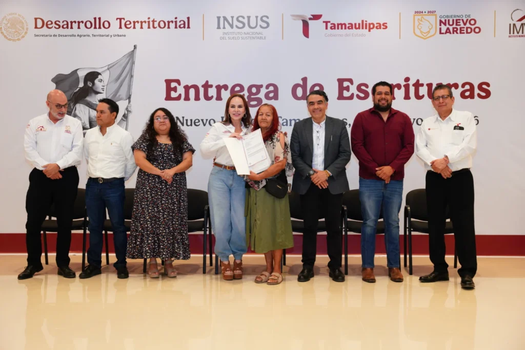 Entrega Carmen Lilia 200 escrituras gratuitas a familias de Nuevo Laredo 1 WhatsApp Image 2026 05 07 at 4.21.02 PM 1