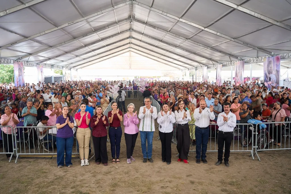 Américo y María celebran a las madres y llevan brigada de servicios a Abasolo 1 WhatsApp Image 2026 05 07 at 6.46.25 PM