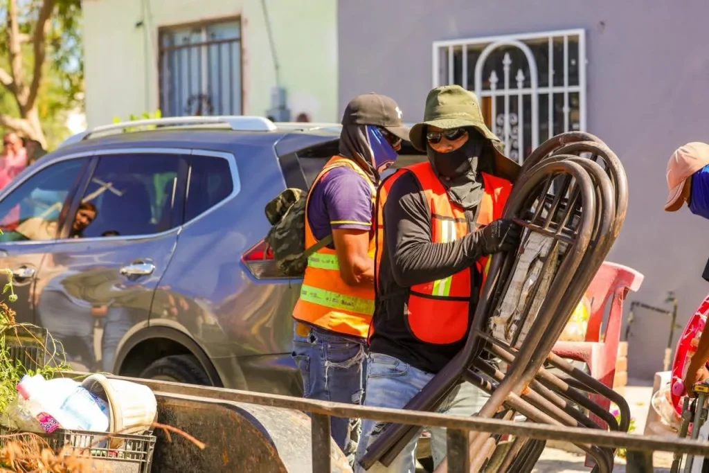 Lleva Carlos Peña bienestar y seguridad sanitaria a Hacienda Las Fuentes 1 WhatsApp Image 2026 05 14 at 2.16.33 PM
