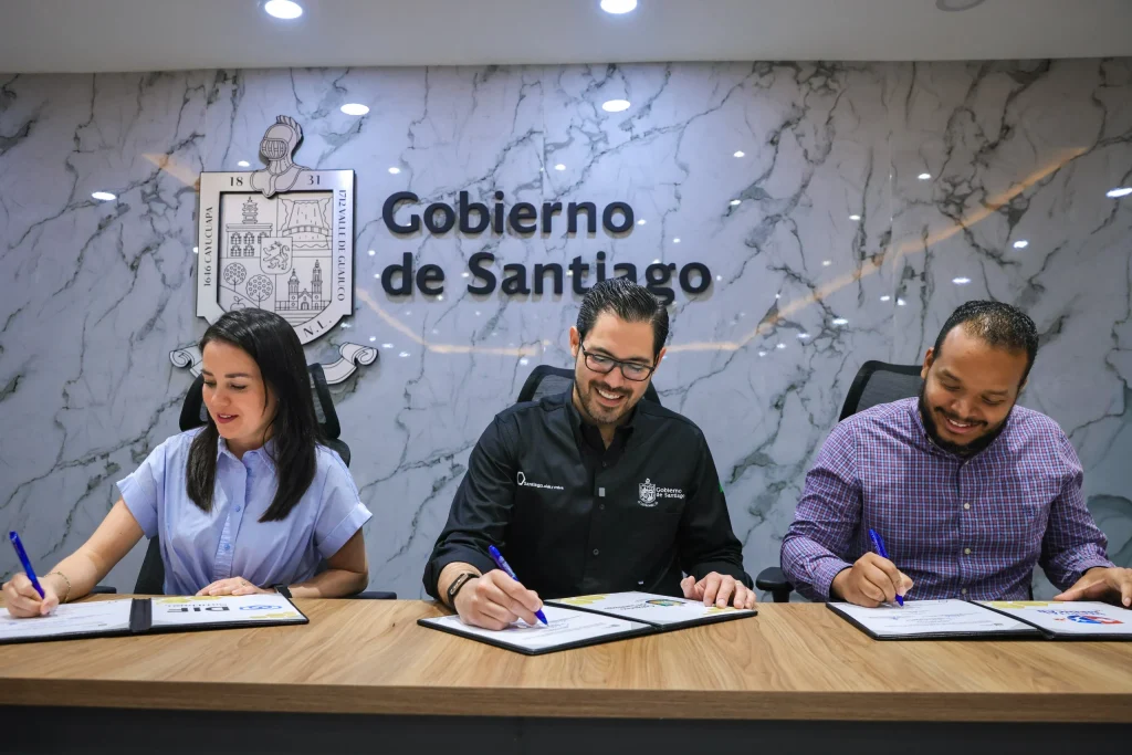 Firman convenio Santiago y MEDICAB para otorgar ultrasonidos gratuitos 1 WhatsApp Image 2026 05 19 at 12.21.51 PM