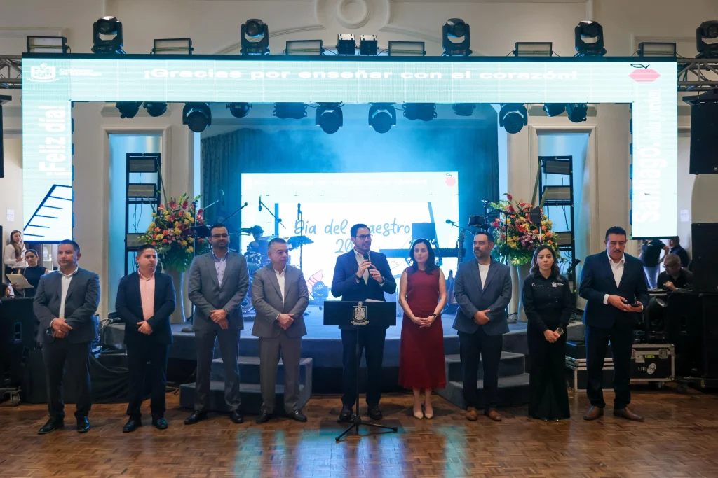 Distingue David de la Peña a maestros con medalla 'Profesora Julia Garza Almaguer' 8 a43d0208 e653 42cf 91de d52112f1c53f