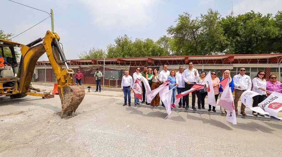 Da Carlos Peña Ortiz banderazo a pavimentación de la calle 2 de Febrero en La Presa 1 alcadle 41nn