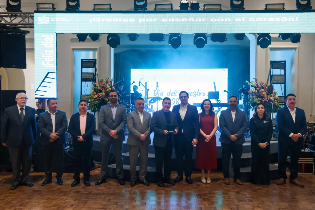 Distingue David de la Peña a maestros con medalla 'Profesora Julia Garza Almaguer' 10 bdd88e6a 2ac0 40fc 8bd9 5963a4d148cf