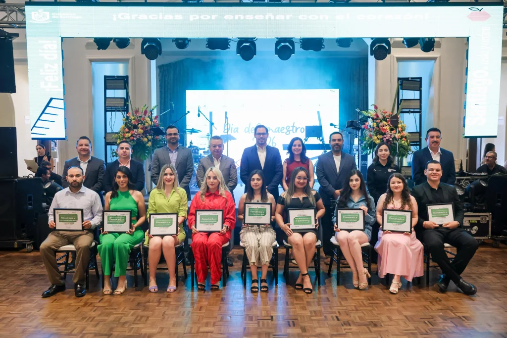 Distingue David de la Peña a maestros con medalla 'Profesora Julia Garza Almaguer' 3 f470aab3 2c6a 49a7 8215 b0c759d448bc