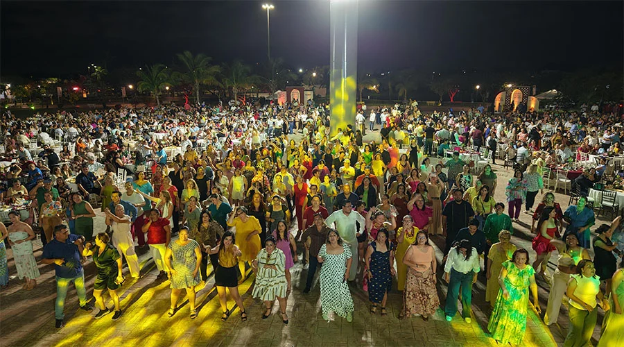 Reconoce Erasmo González Robledo labor del magisterio con festejo en el Parque Bicentenario 1 maestros Madero 772
