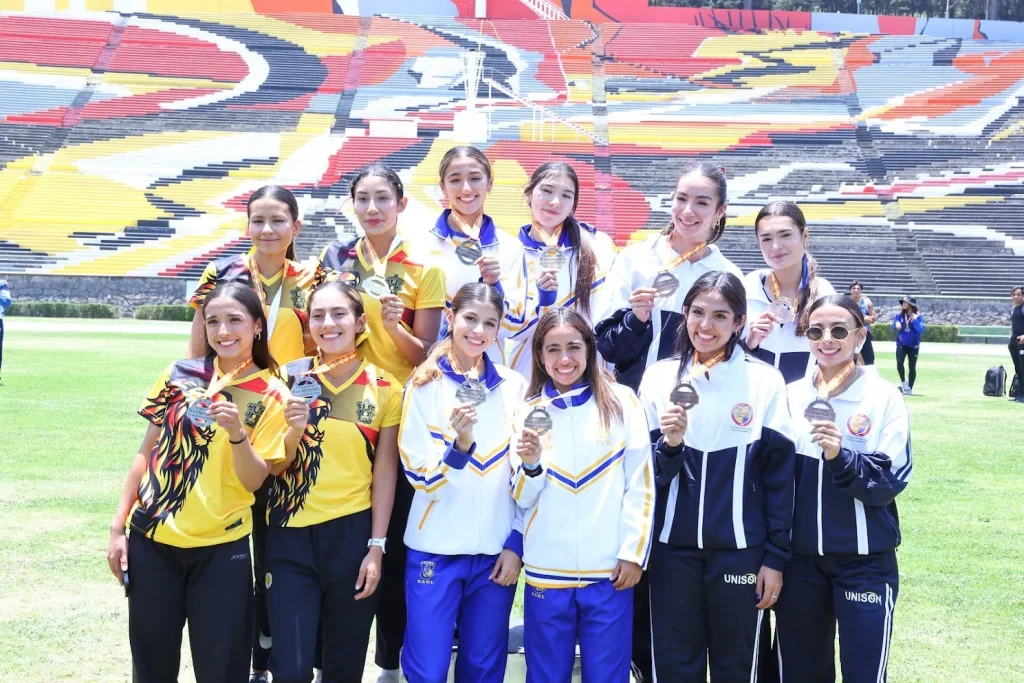 UANL se corona campeona absoluta del atletismo y rompe récord de oros en ANUIES 2026 1 relevos 4x400 fem