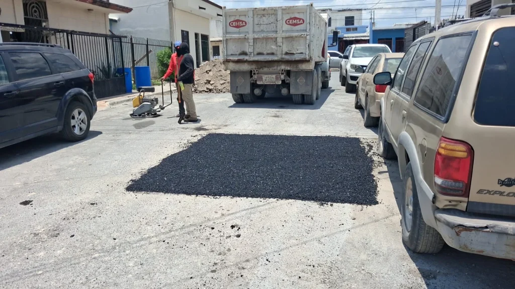 Avanza campaña intensiva de bacheo del Gobierno de Carlos Peña Ortiz en Reynosa 3 032babf2 3fd4 4091 b63f 24e915f45445