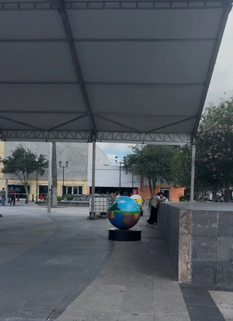 Avanza instalación de pantallas en Plaza Principal para disfrutar del Mundial de Futbol 4 1c55b2a3 1206 4912 b81f 01a714abef63