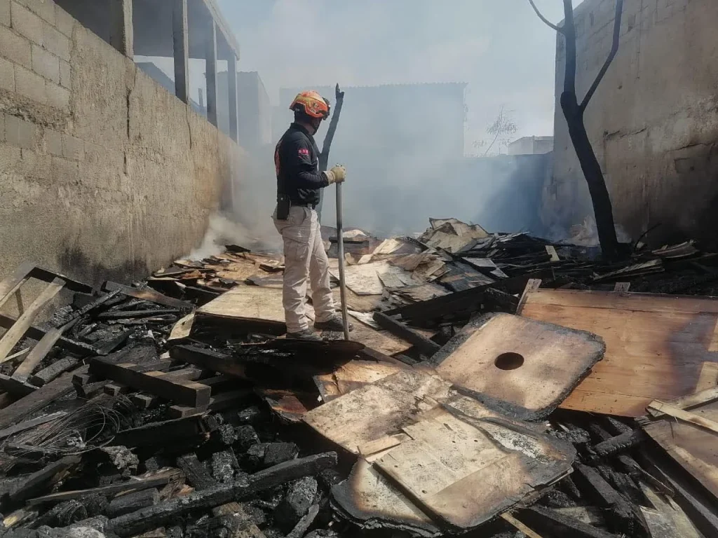 Sofocan fuego en bodega en Centro de Monterrey 2 711885110 1614099820146129 7815033961618403753 n