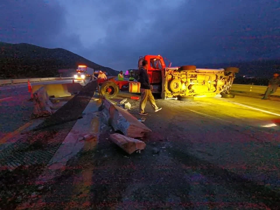 Choque en la autopista Monterrey-Saltillo genera afectaciones viales 2 714822106 36035748299405629 8162770236417851826 n