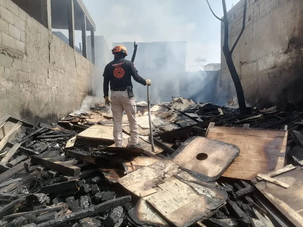 Sofocan fuego en bodega en Centro de Monterrey 1 714930560 1944286186249202 7625934092227272264 n