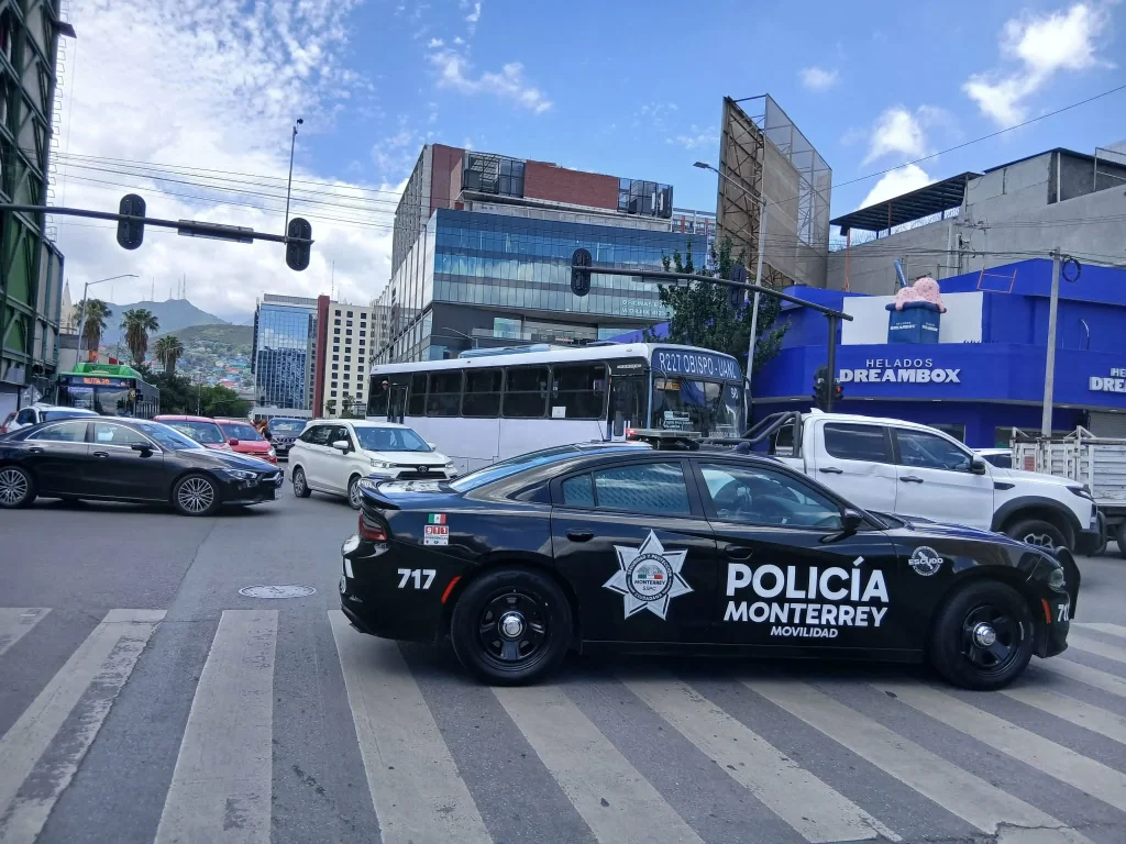 Bloquean jubilados del Isssteleon avenidas del centro de Monterrey, colapsan vialidad 3 715453876 2112649085971423 2881724740662599453 n