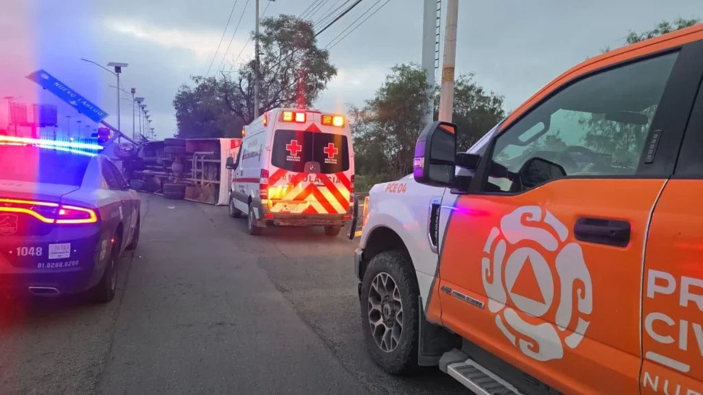 Muere conductor tras volcadura de camión de personal en Escobedo 1 717215445 2033576110569000 6827978525167353906 n
