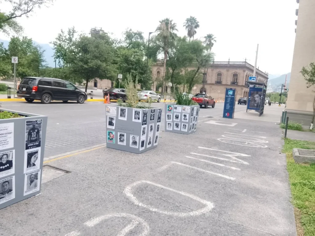 ‘Esconden’ con macetas Plaza de los Desaparecidos 2 717958555 3126816244170929 5384907041746995569 n