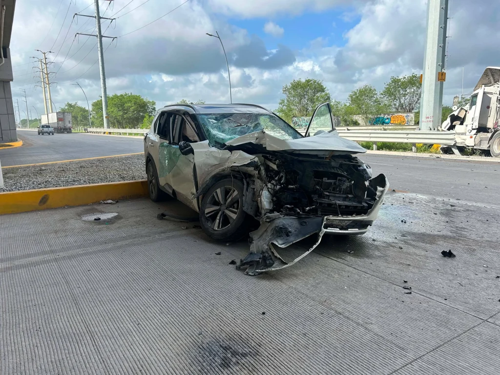 Choque entre tráiler y camioneta deja cuatro lesionados en el Puente Pharr 1 718098592 857205640778749 142954469409418943 n
