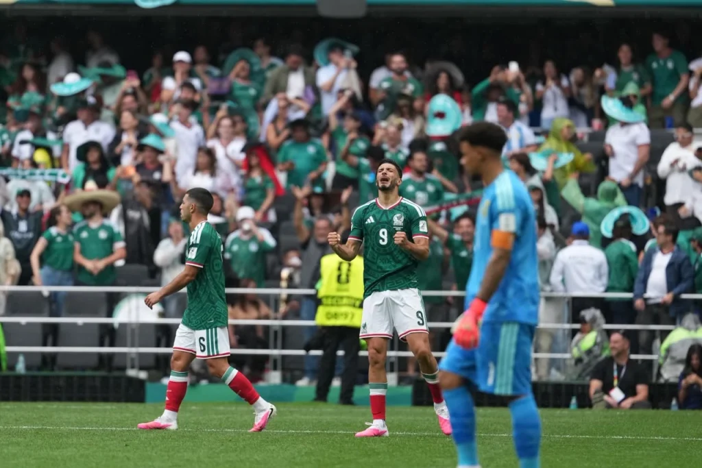 Debuta México con triunfo ante Sudáfrica en la Copa del Mundo 3 718211647 1001931846134514 615079507533779022 n