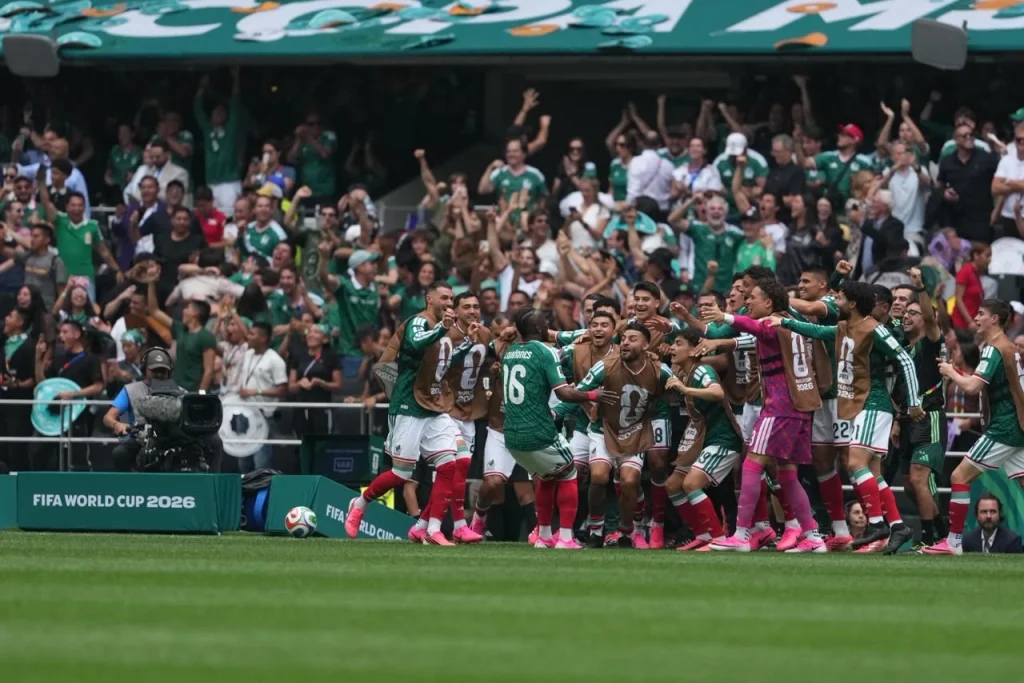Debuta México con triunfo ante Sudáfrica en la Copa del Mundo 6 720646956 1019058817225355 3768767973299013607 n