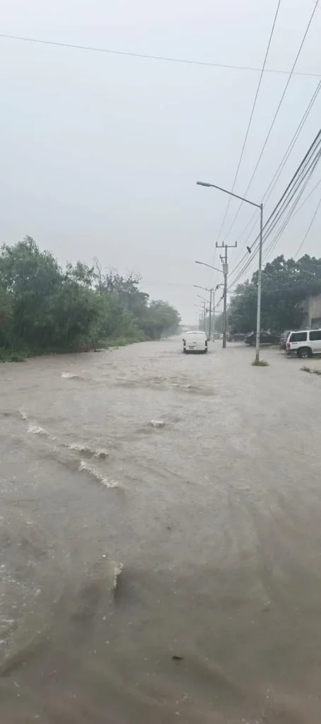 Reportan inundaciones y cierres viales en Zona Metropolitana 2 720919216 1974936457230016 6089192739624660302 n