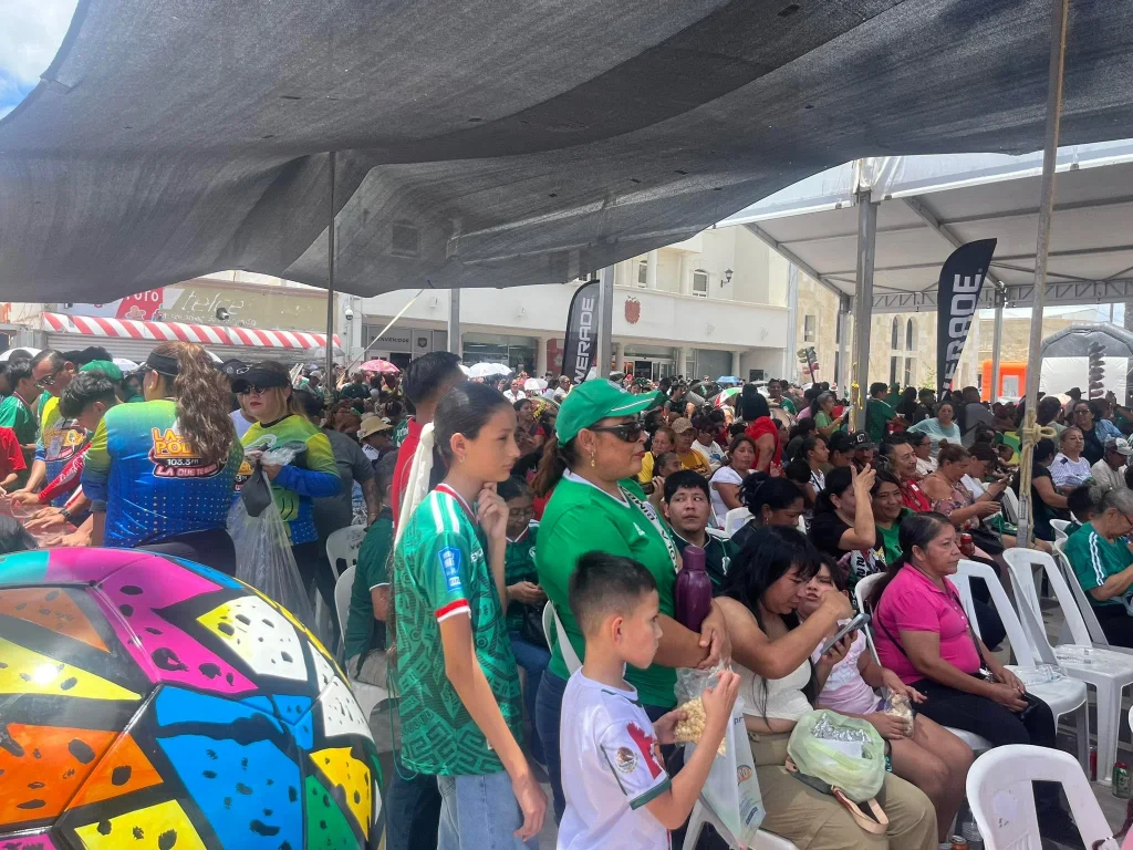 Viven afición mundialista en la Plaza Principal de Reynosa 3 721465326 993278386765784 1974486168860635299 n