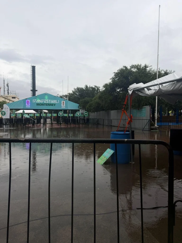 Lluvias generan encharcamientos en el FIFA Fan Festival Monterrey 1 722767404 2128074111383571 8169791397200776558 n