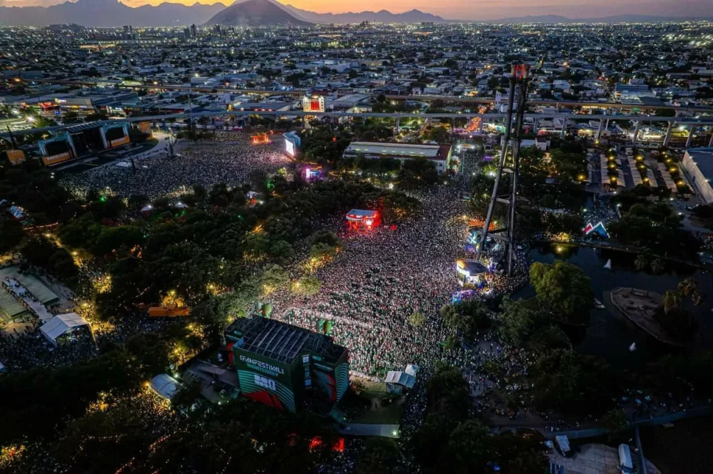 Más de 100 mil aficionados celebran triunfo de México en Fundidora; reportan saldo blanco 1 724157907 1038421035375045 2882782800192751786 n