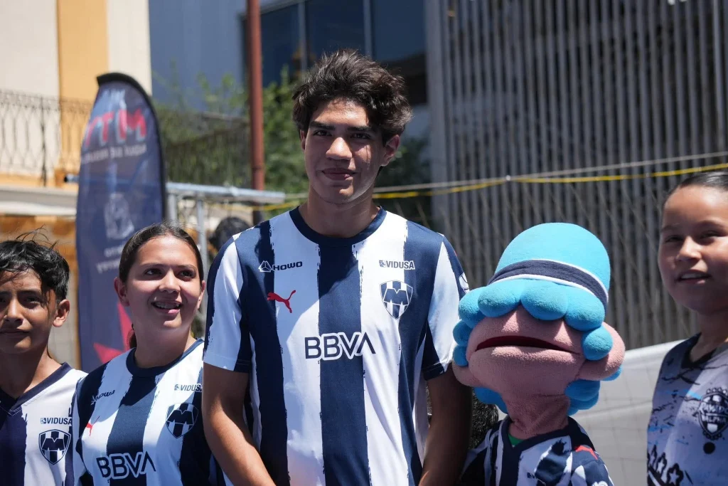 Rayados inaugura cancha de futbol en Plaza Hidalgo 9 727927397 1036521392114120 857991448564401338 n