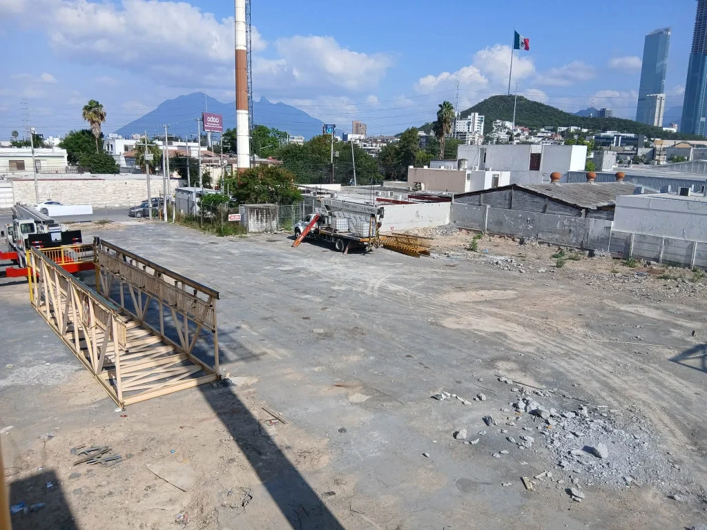 Demuelen inmueble de “Julio Cepeda, Jugueterías” en Monterrey 2 728568469 1687935178913590 2876415991011679299 n