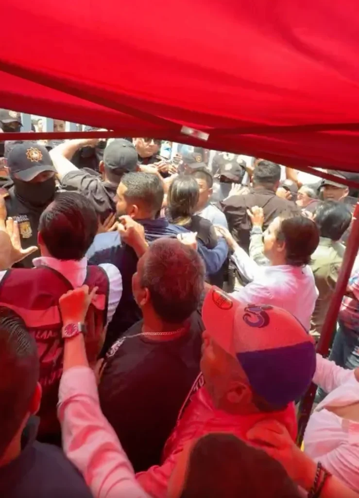 Se tensiona protesta de vecinos de García en Agua y Drenaje; exigen fin al desabasto 2 728675194 1446386057209162 363030301664561853 n