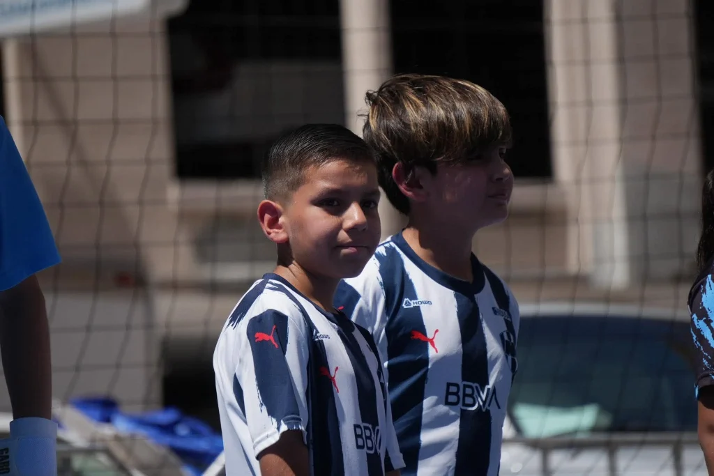 Rayados inaugura cancha de futbol en Plaza Hidalgo 2 729080367 1660676488491234 148539484636233211 n