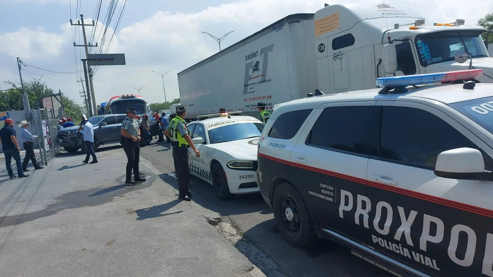 Transportistas de Nuevo León se suman a protesta nacional