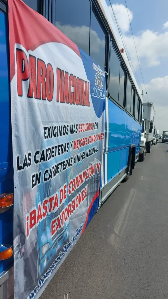Transportistas de Nuevo León se suman a protesta nacional 2 730119742 997929353094355 5064739809816096189 n