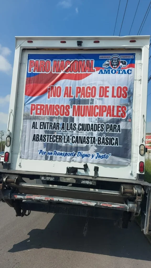 Transportistas de Nuevo León se suman a protesta nacional 1 730210303 2129234861142508 684851064746172320 n