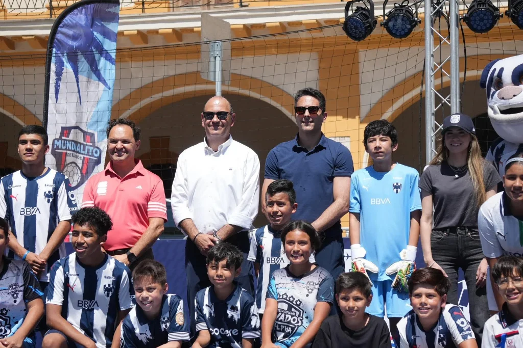 Rayados inaugura cancha de futbol en Plaza Hidalgo 8 730381466 1494213095187375 2903024837694396812 n