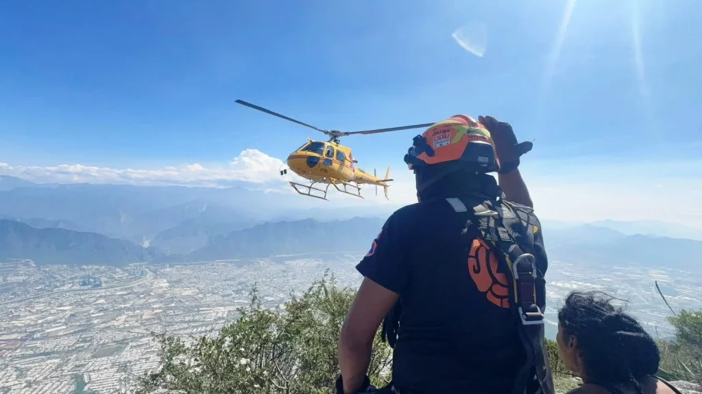 Rescatan a senderista en el Cerro de las Mitras 4 730529995 1228351975983573 867106898513222717 n