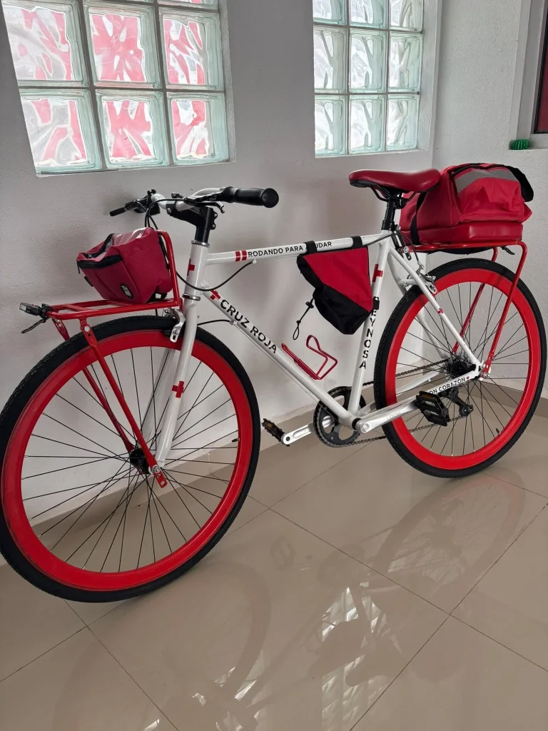 Ciclistas donan bicicleta equipada a Cruz Roja Reynosa para fortalecer atención de emergencias 1 730748106 996008406518754 4533417483425057925 n