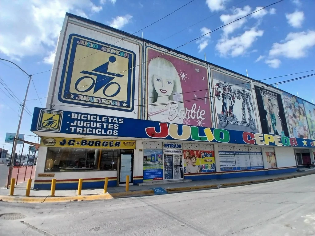 Demuelen inmueble de “Julio Cepeda, Jugueterías” en Monterrey 1 731158023 1546255987032686 4685611275336822673 n