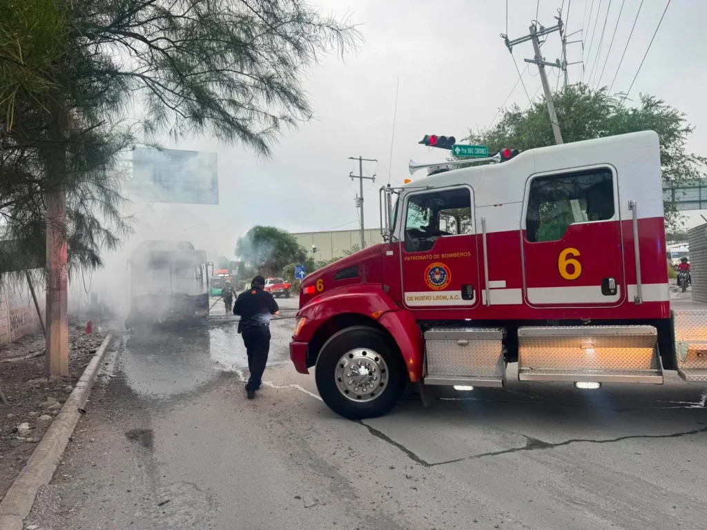 Autobús de pasajeros termina consumido por el fuego en Apodaca 2 731356532 868991699128948 8475800538873320297 n