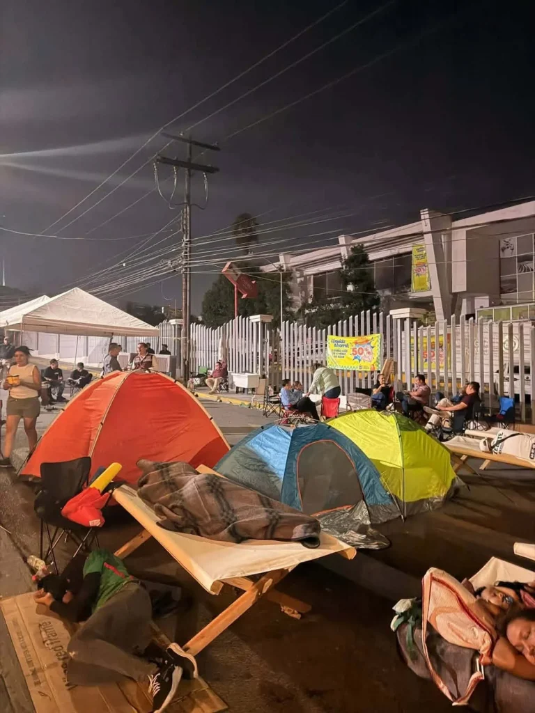 Acampan alcalde y vecinos de García frente a Agua y Drenaje; exigen solución a desabasto 1 733139518 2117655619162242 4184112419803575324 n