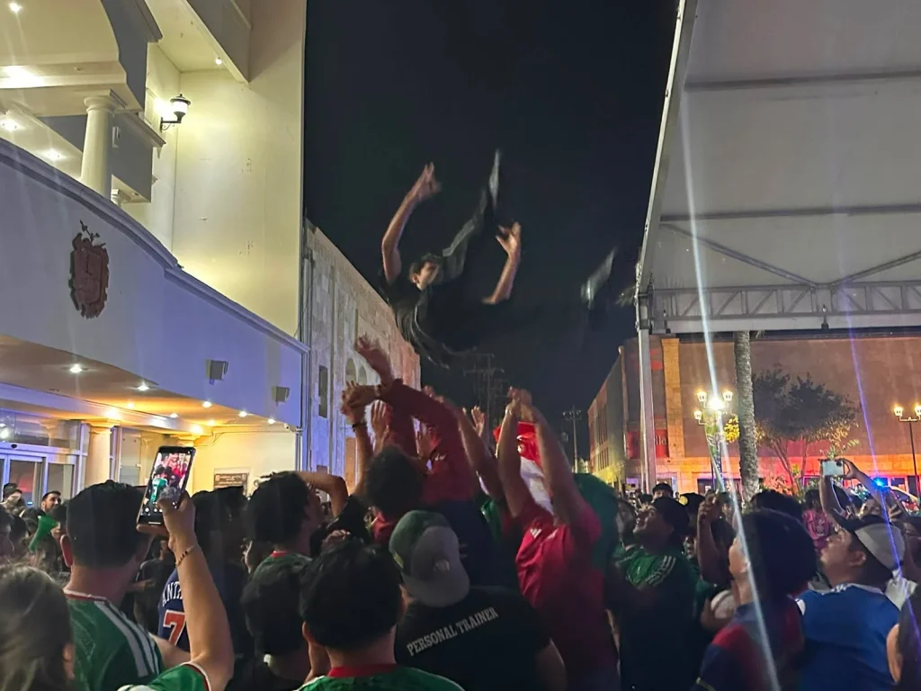 Afición de Reynosa celebra el pase de México a Octavos de Final 2 733514908 1675447020419997 6723134062237534555 n