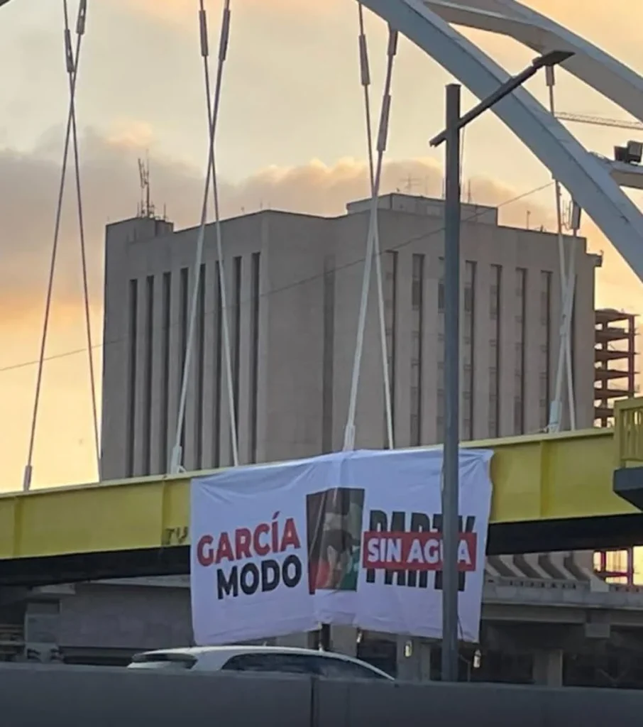 Reclaman con lonas a Samuel García por desabasto de agua en García 4 735354654 1515965186978620 5313372160725512880 n