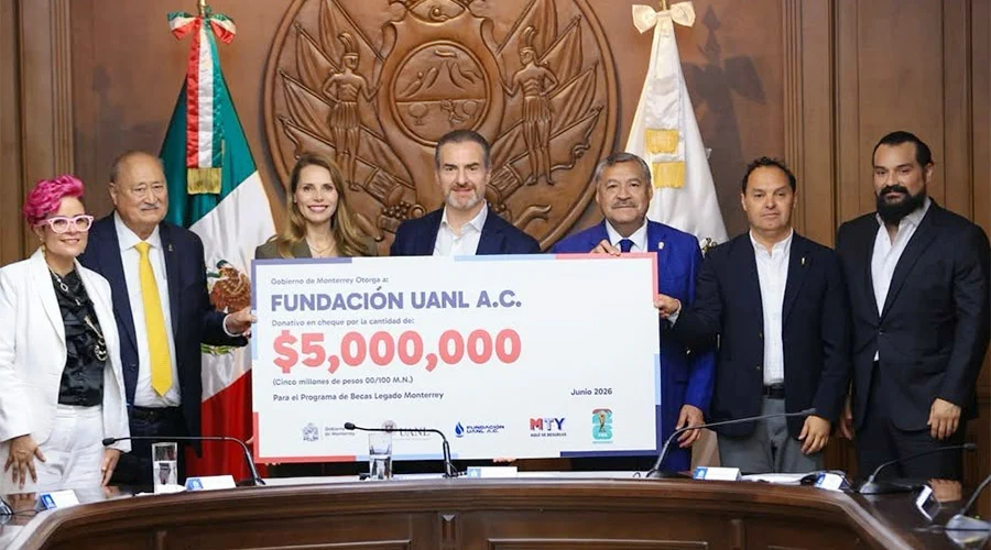 ADRIAN DE LA GARZA 8892a