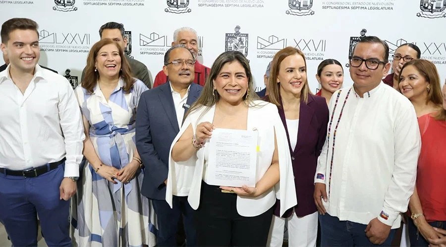 Presentan solicitud de juicio político contra Samuel García por presunta triangulación de recursos 1 ANABEL DEL ROBLE 22bb