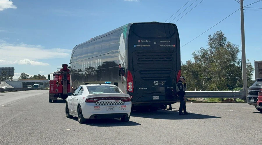 Ataque al camión del cantante Memo Garza deja a dos heridos 1 CAMION 2bb