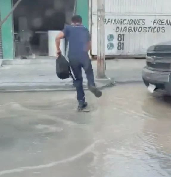 Se desperdician miles de litros de agua potable por mega fuga 2 Captura de Pantalla 2026 06 12 a las 11.17.15