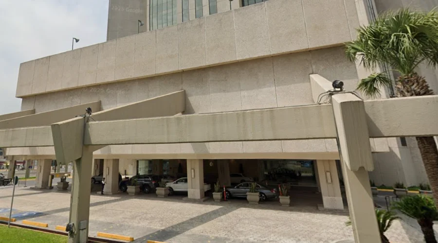 Denuncian a agresión a mujer en hotel de San Pedro; hay un extranjero detenido