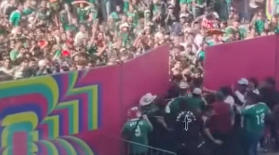 Derriban vallas de seguridad y paredes del Fan Fest en Guadalajara