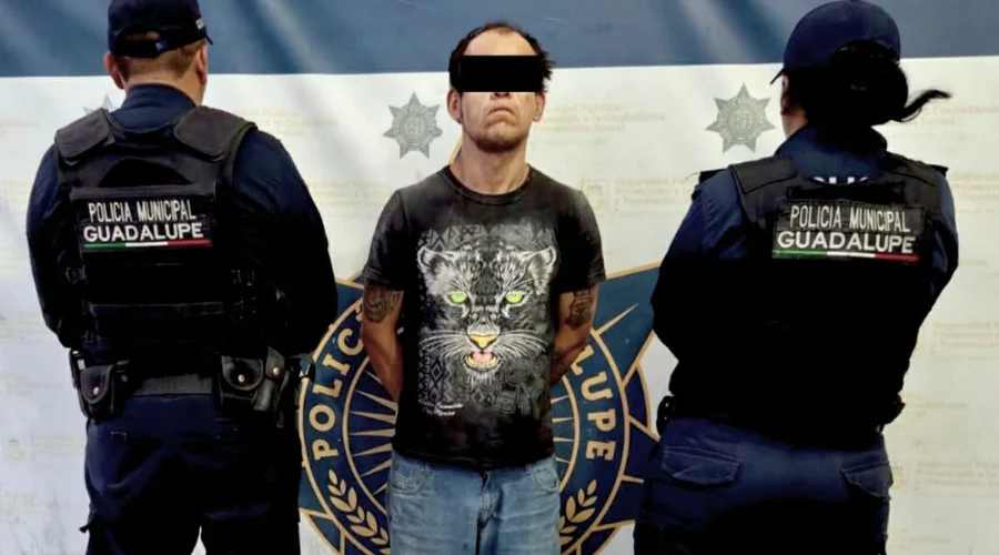 Detienen a hombre por daños a pastelería en Guadalupe Pedro Ortiz Un hombre que fue sorprendido causando daños a una pastelería en el municipio de Guadalupe fue detenido por elementos policial
