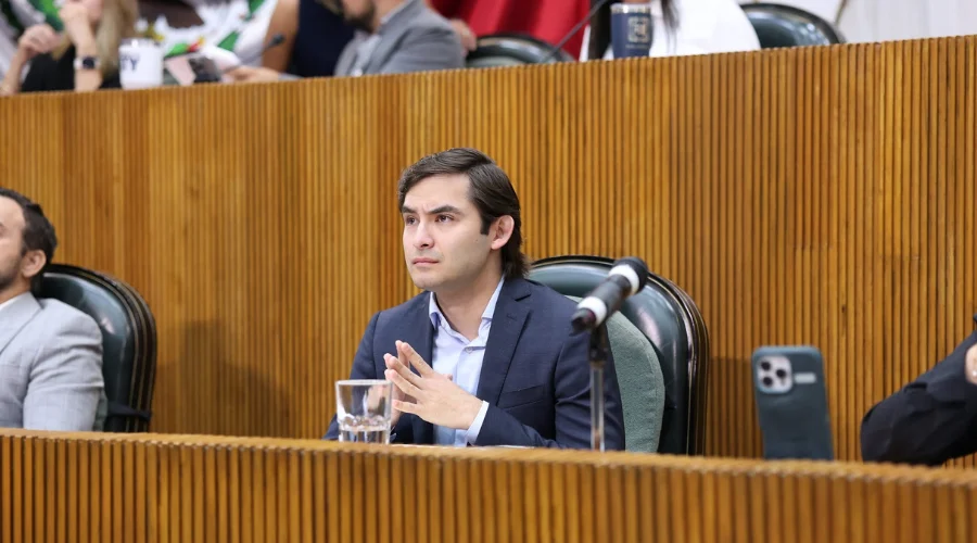 Diputado de Morena justifica ausencia en juicio político contra Samuel García